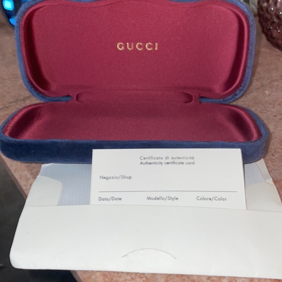 Authentic Gucci eyeglass cases! Velvet soft material! Authenticity card included - Picture 3 of 3